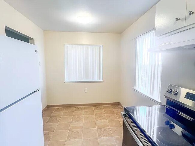 Building Photo - 5330 Monterey Rd