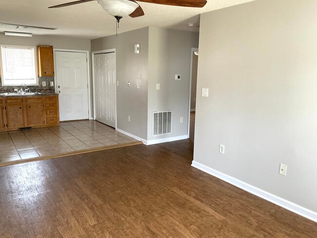 Building Photo - 382 TURNER St