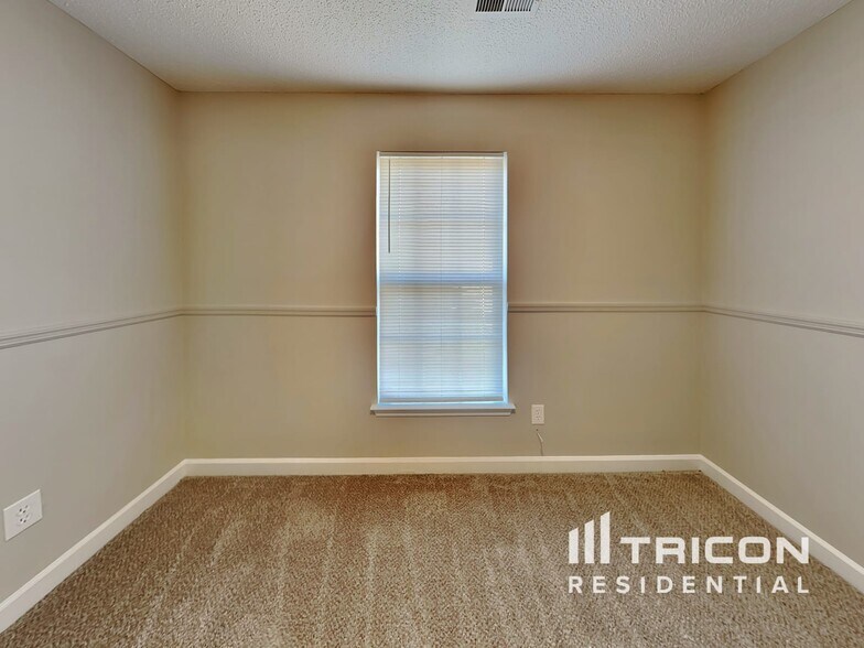 Building Photo - 2608 Misty Cove Pl NE