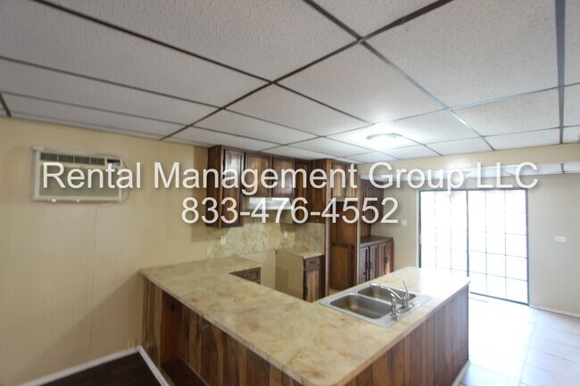 Building Photo - New On The Market!  Charming 2 bedroom 1 bath