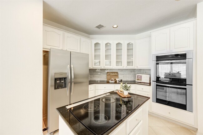 Building Photo - 13515 N Tracewood Bend