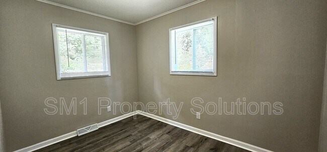 Building Photo - 307 N Hall St