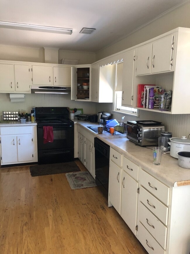 Building Photo - 2819 White Oak Dr