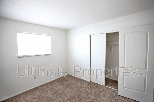 Building Photo - 4821 W Altadena Ave