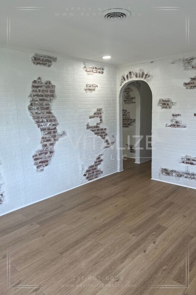 Building Photo - Beautiful 3 bedroom 1 bathroom on Dauphin ...