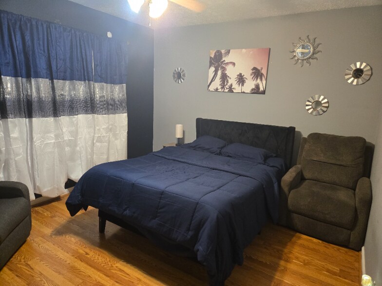 Building Photo - 6009 Monroe Crossing