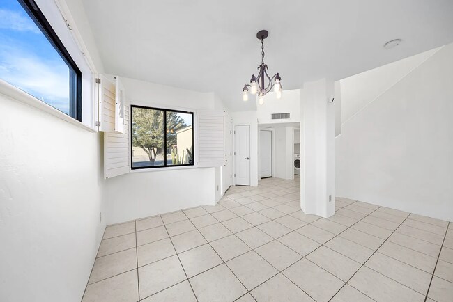 Building Photo - Barrio Solana