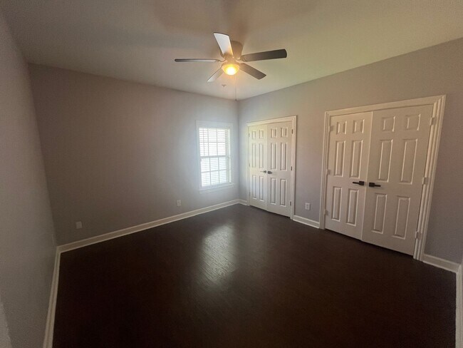Building Photo - 13 Sawgrass St