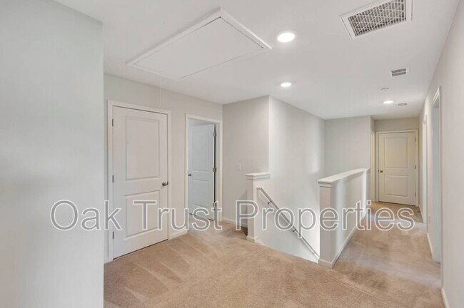 Building Photo - 215 Goshen Rd