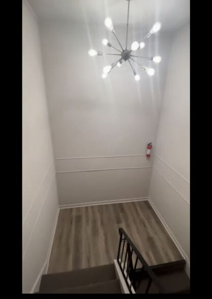 Building Photo - 2805 Northeast Expy