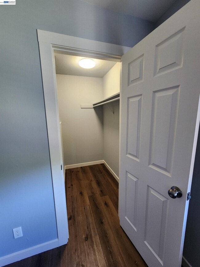 Building Photo - 4985 N Holt Ave