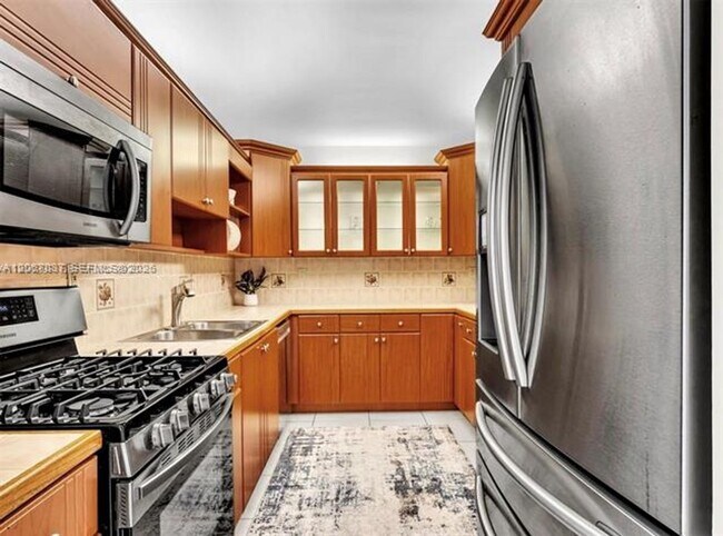 Building Photo - 3140 S Ocean Dr