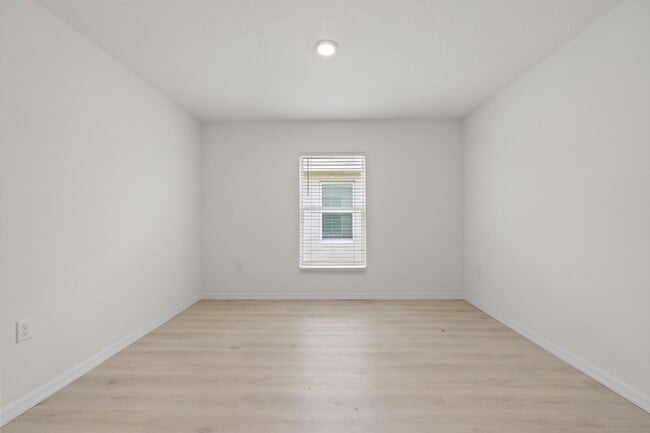 Building Photo - Recently Updated One Story - 4BR For Rent