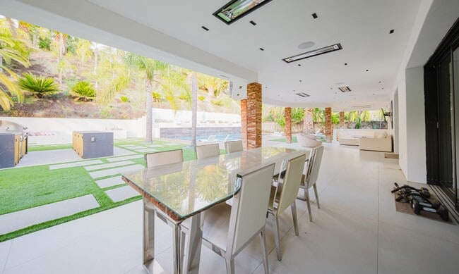 Building Photo - 25879 Chalmers Pl