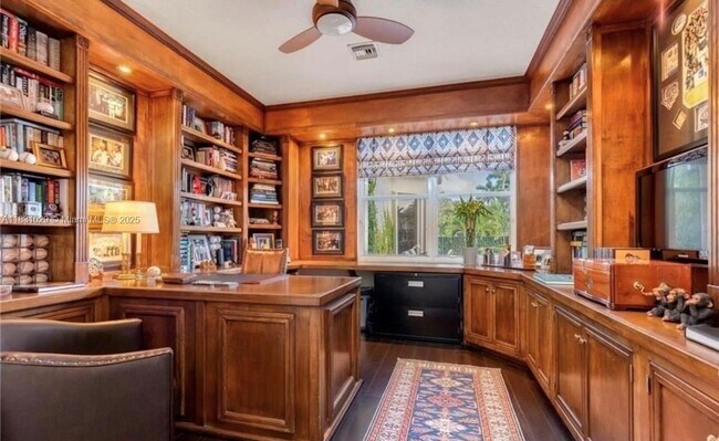 Building Photo - 2534 Montclaire Ct