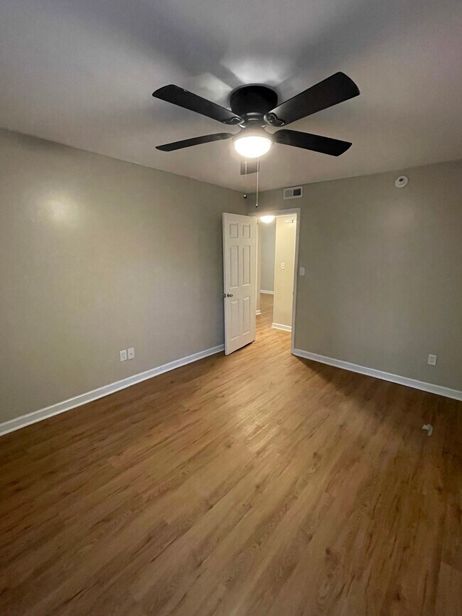 Building Photo - 1166 Booth Rd SW