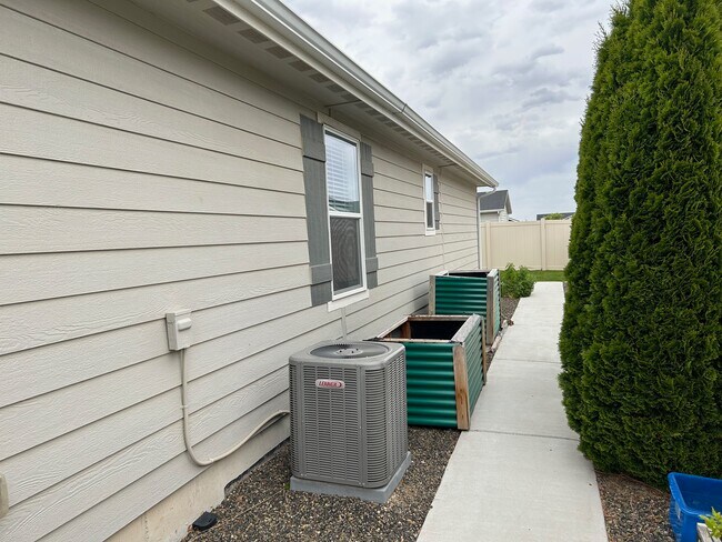 Building Photo - 11416 W Colorado River St