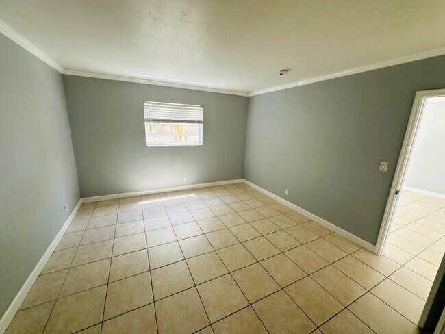 Building Photo - 761 Hummingbird Way