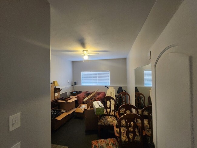 Building Photo - *utilities included* 3 bed 2 bath house in...