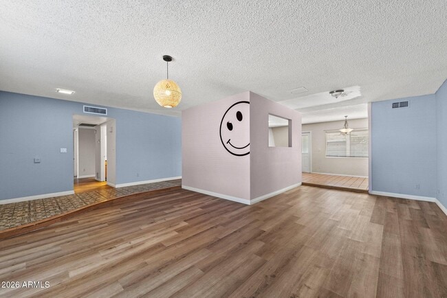 Building Photo - 5203 W Laurie Ln