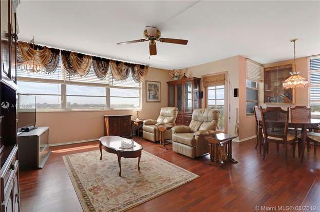 Building Photo - 1351 NE Miami Gardens Dr