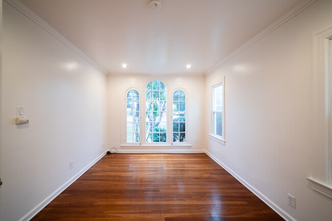 Building Photo - 3318 Madera Ave