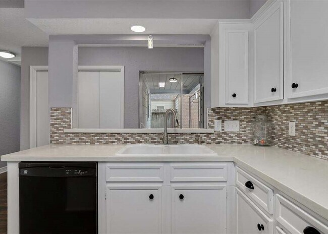 Building Photo - 13314 Ravensway Dr