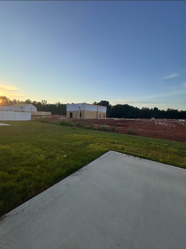 Building Photo - Sign a 12-month lease now and receive the ...