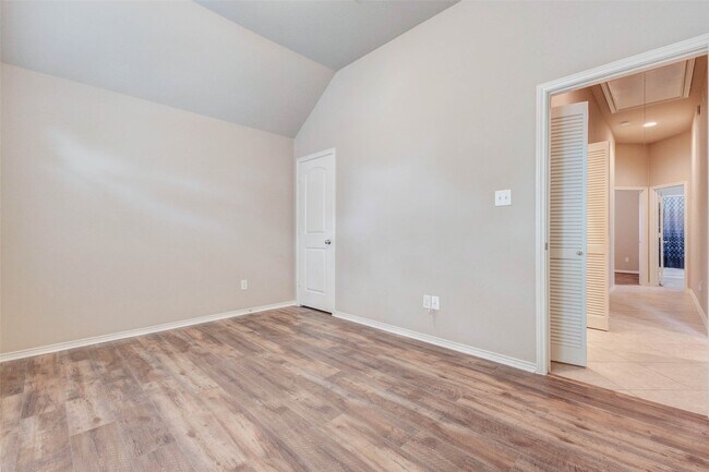 Building Photo - 25839 Riverside Creek Dr