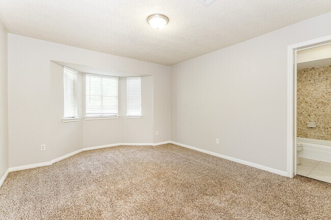 Building Photo - 24106 Creekview Dr