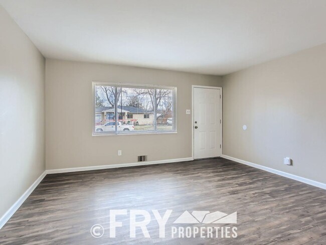 Building Photo - Renovated Harvey Park home