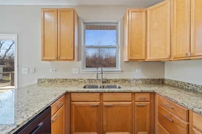 Building Photo - Lovely In Lakemoor