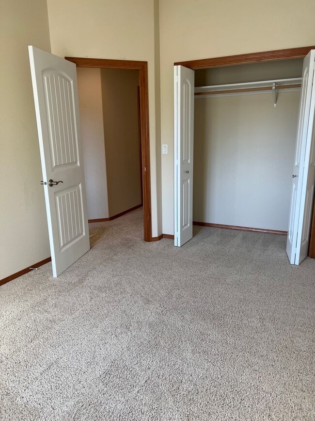 Building Photo - 417 SW Pemberly Loop