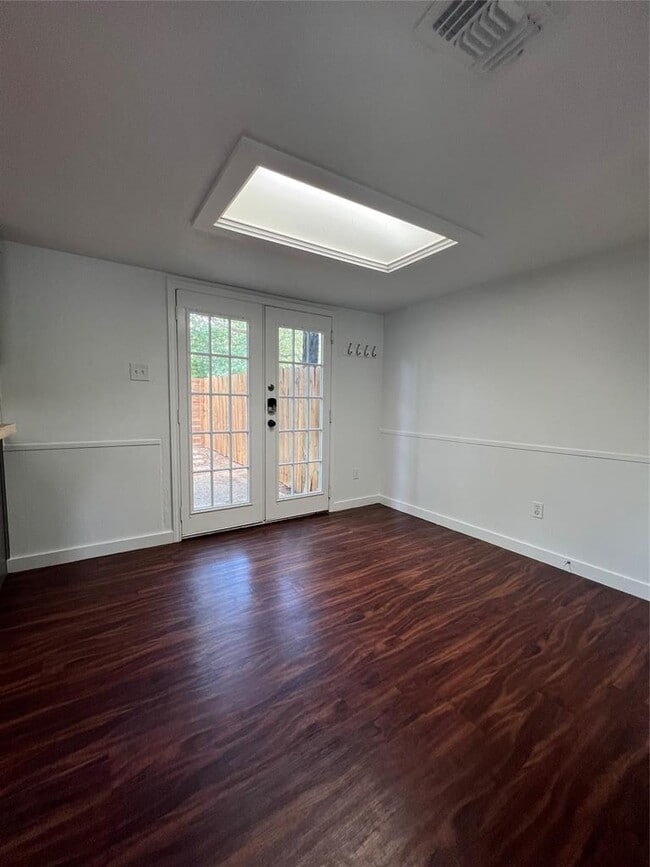 Building Photo - 6104 Walnut Hills Dr