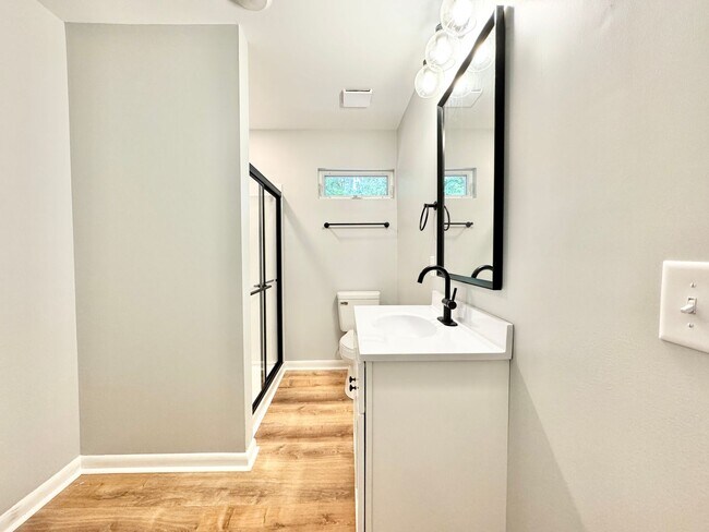 Building Photo - 1600 Piper Pl