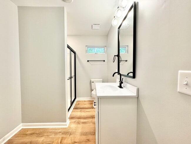 Building Photo - Remodeled 3BR in Guilford Hills
