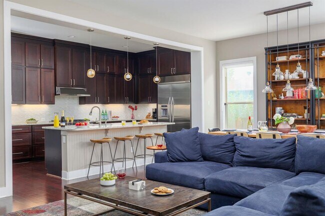 Building Photo - 5206 Woodrow Ave