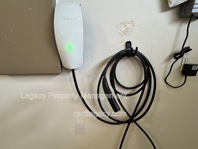 Building Photo - 3879 Ivan Way