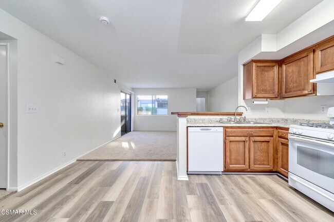 Building Photo - 150 Los Angeles Ave