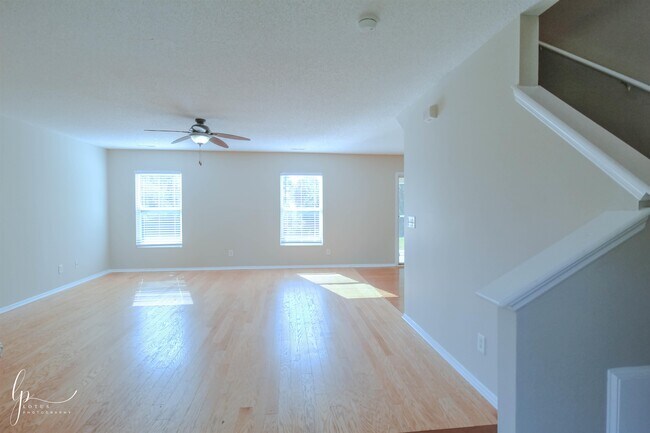 Building Photo - 2013 Laurel Oak Ct