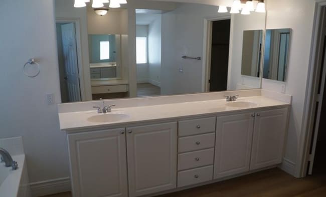 Building Photo - 518 Center Green Dr