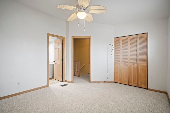 Building Photo - Stunning 2-bedroom, 2-bathroom condo with ...