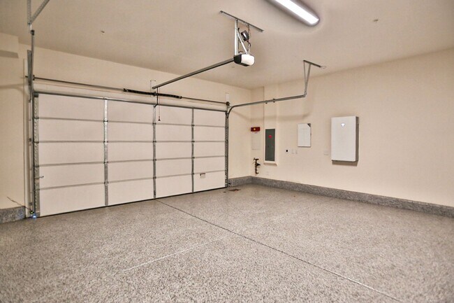 Building Photo - 5 Bedroom SFR in Irvine