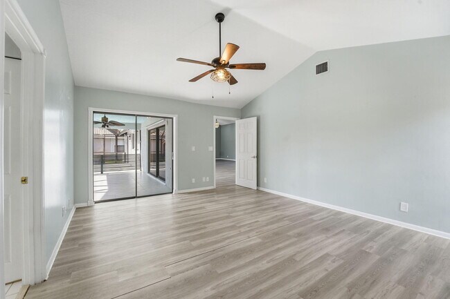 Building Photo - 9284 Laurel Green Dr