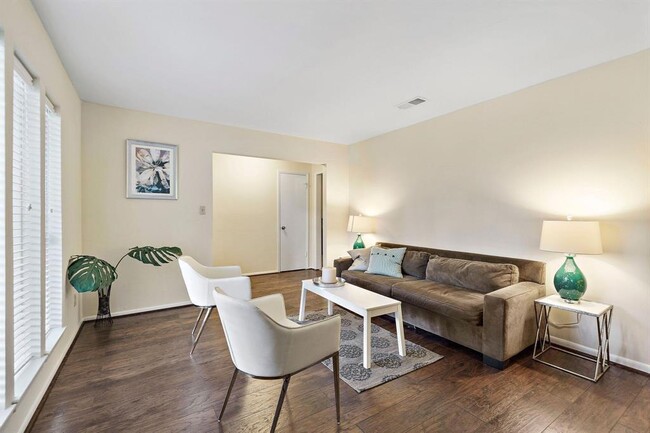 Building Photo - 9715 Lawngate Dr