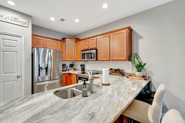 Building Photo - Immaculate Townhome in Dunes West