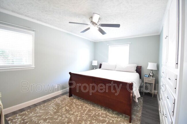 Building Photo - 823 Southview Cir