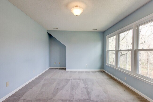 Building Photo - Two Story Home With Fireplace and Basement In Marymont