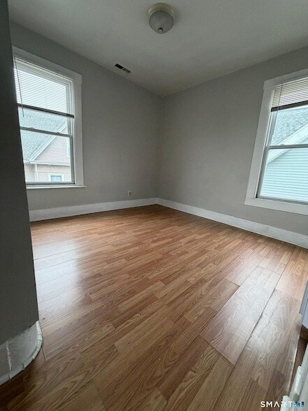 Building Photo - 168 Lloyd St