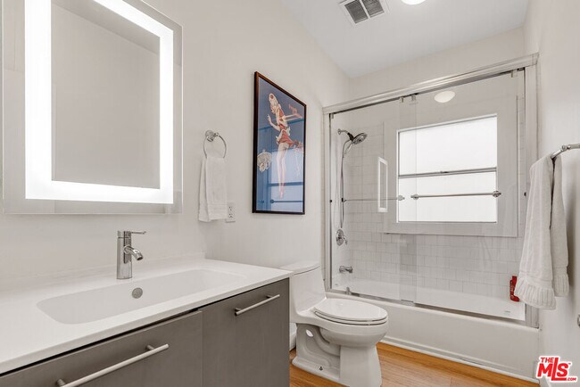 Building Photo - 6212 Santa Monica Blvd